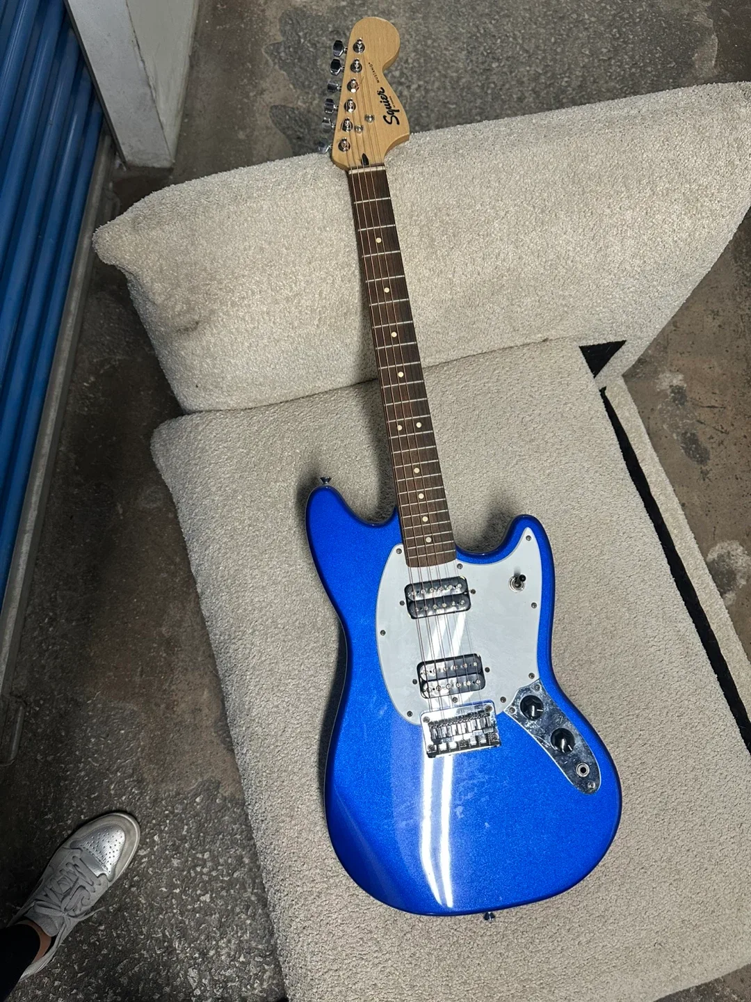 Squier Mustang Electric Guitar - Blue image indicator(2)