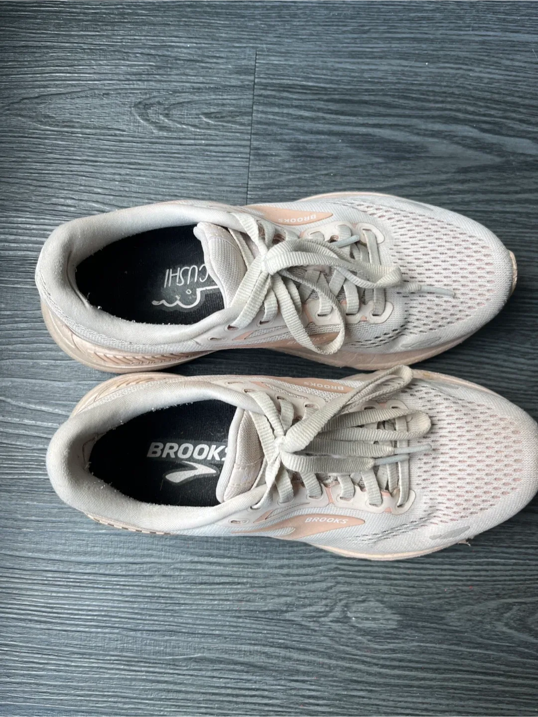 Brooks Women’s Sneakers thumbnail