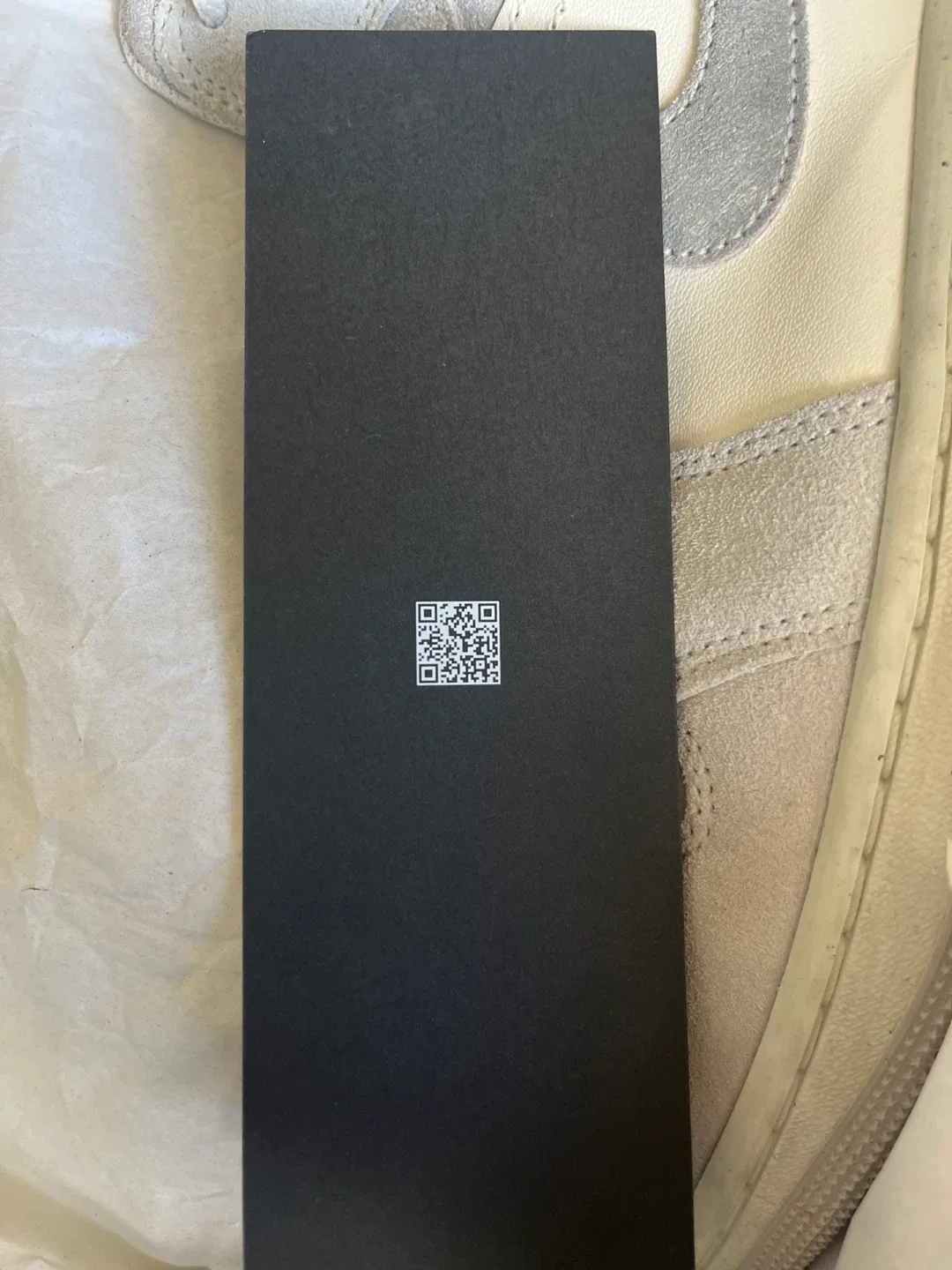 White grey Jordan 1 image indicator(6)