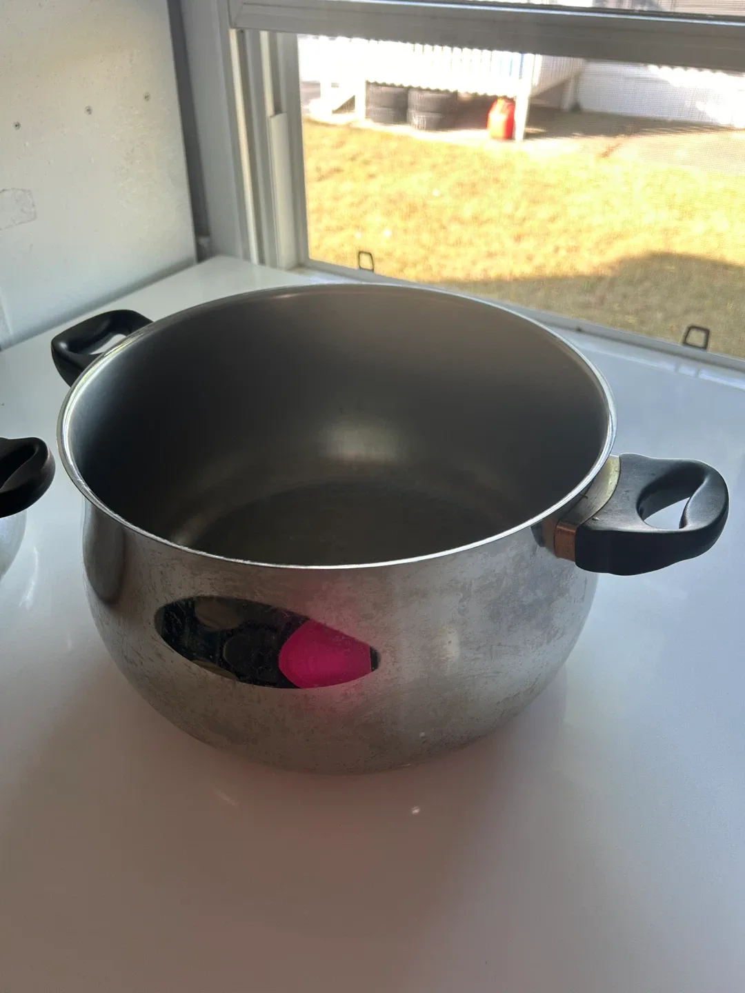 Two large pots image indicator(3)