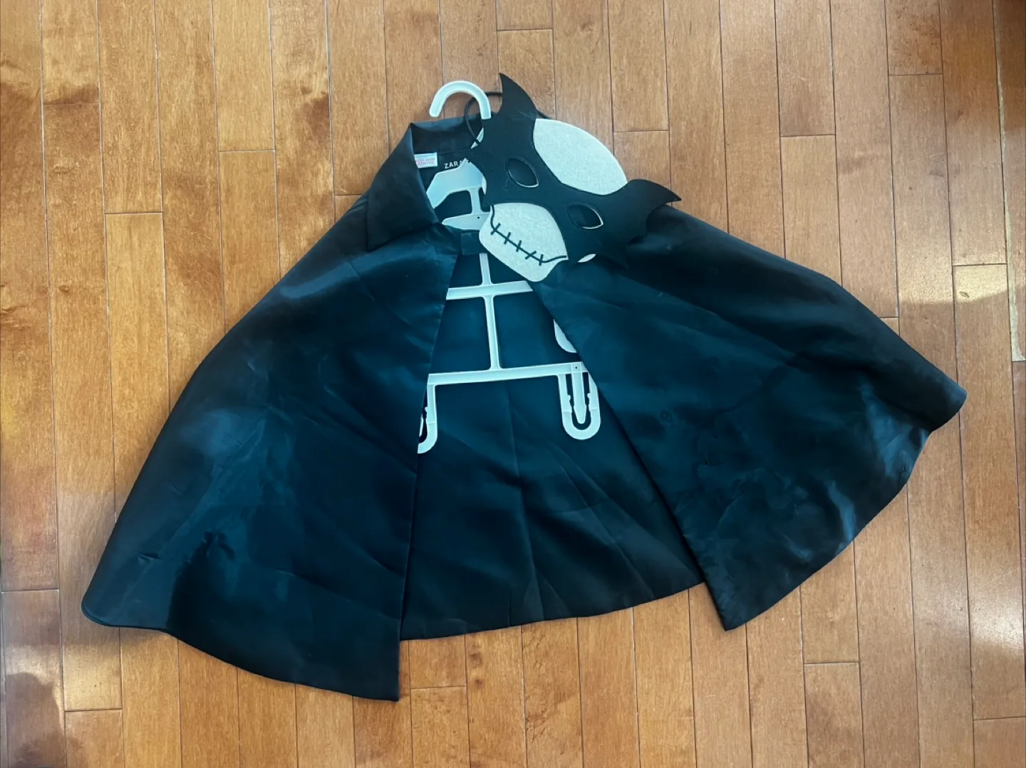 Zara Kids Halloween Costume - Cape & Mask image indicator(2)