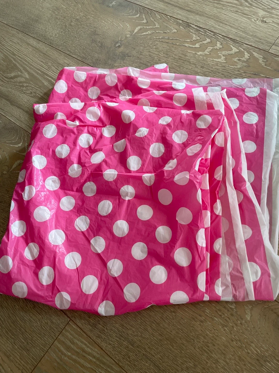 Pink Polka Dot Table cloth thumbnail