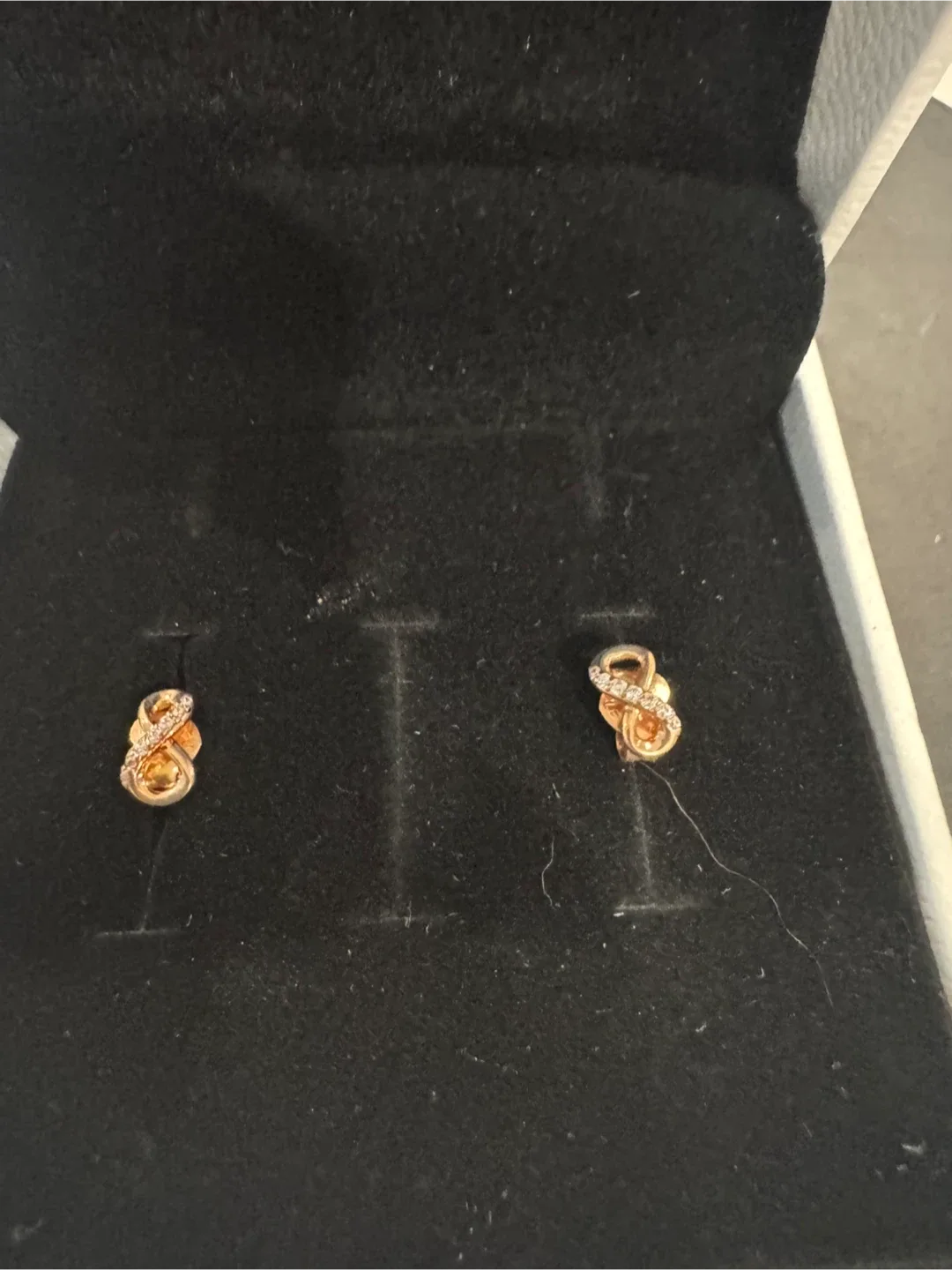 Pandora Rose Gold Knot Stud Earrings image indicator(3)