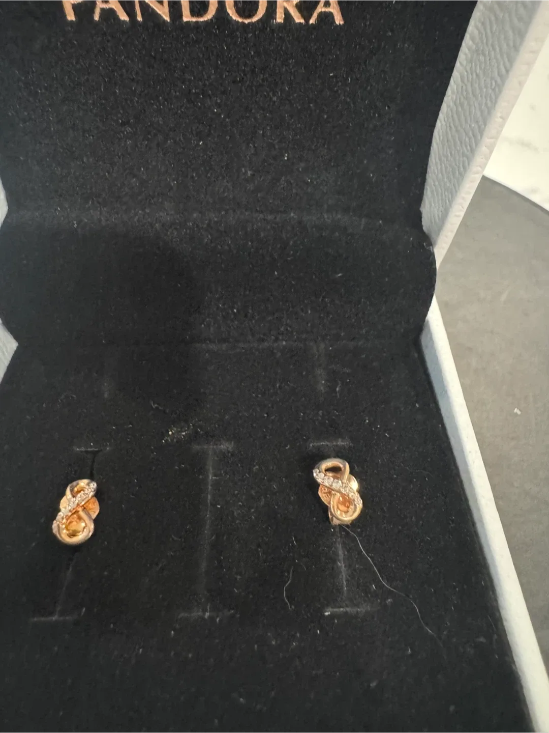 Pandora Rose Gold Knot Stud Earrings image indicator(2)