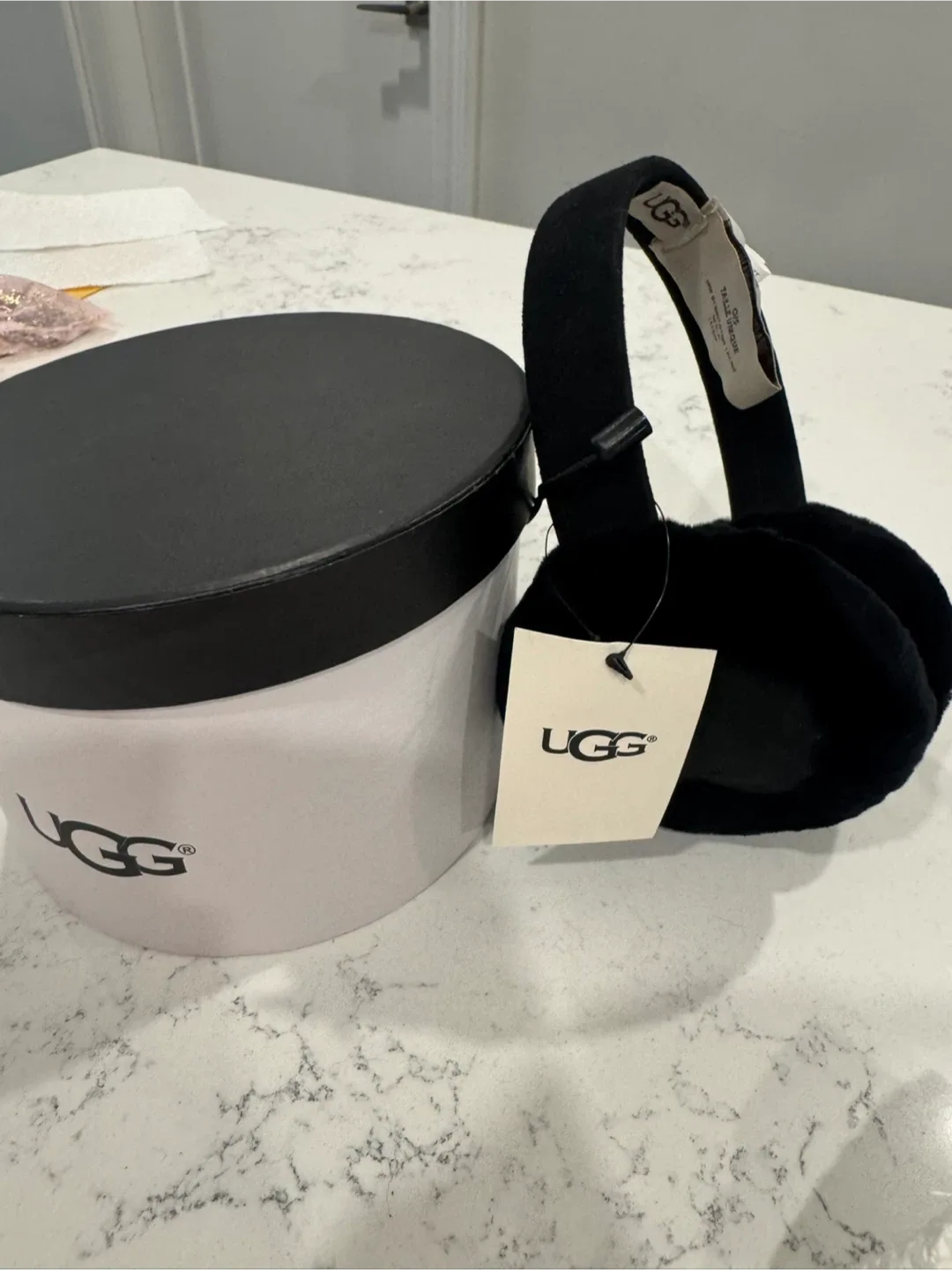 UGG Earmuffs - Black - One Size image indicator(4)