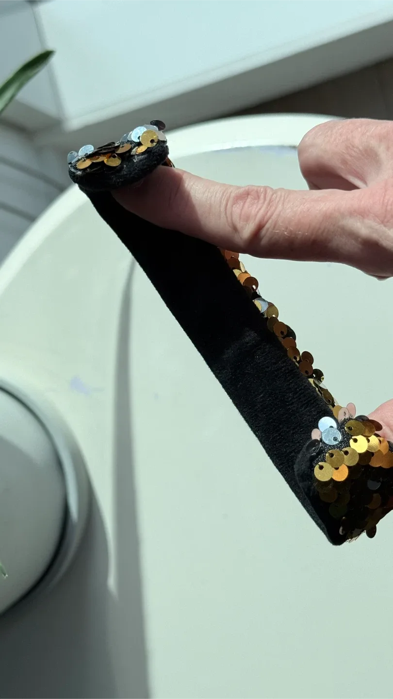 Black Velvet Sequin Hair Tie image indicator(4)