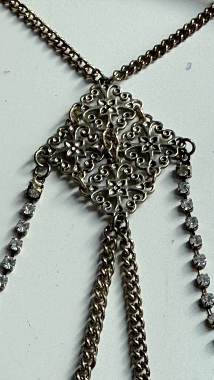 Gold tone headpiece with chain detail image indicator(6)