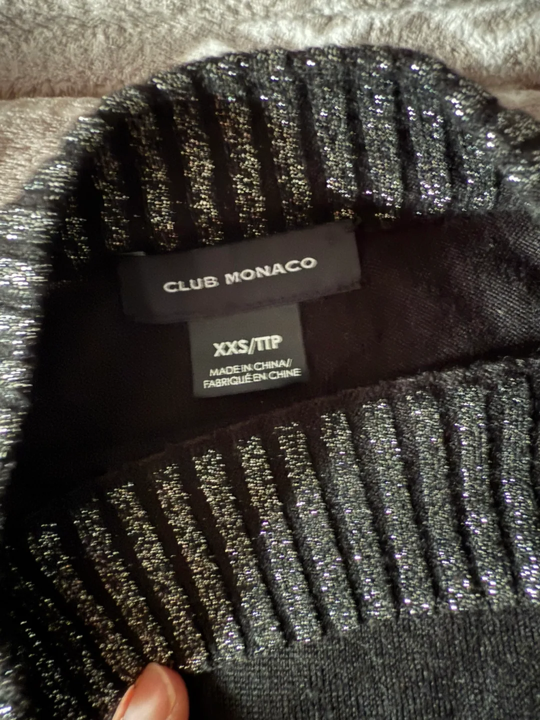 U2. Club Monaco XXS/TIP Black Sweater image indicator(2)