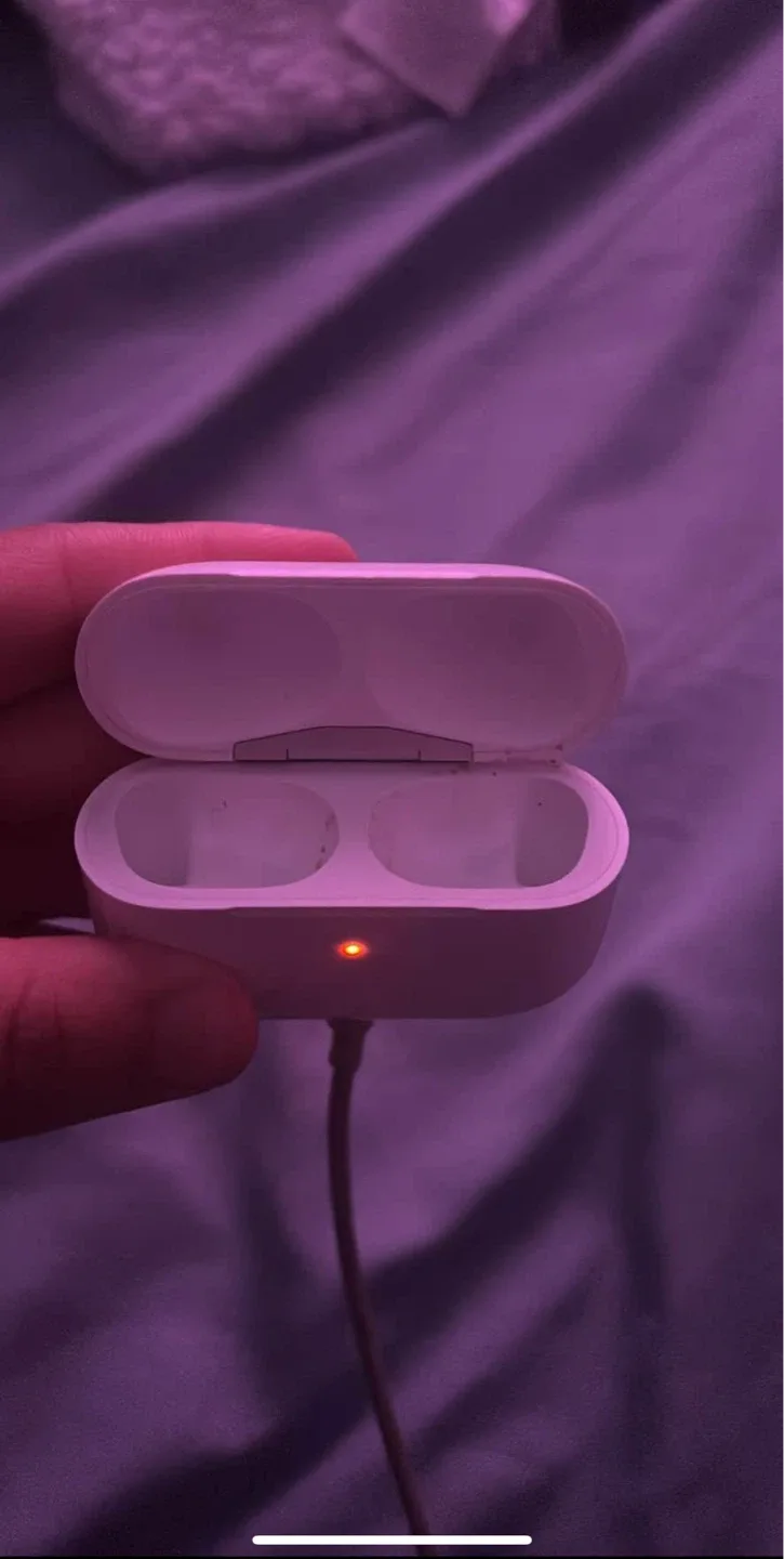 Apple AirPods Charging Case image indicator(2)