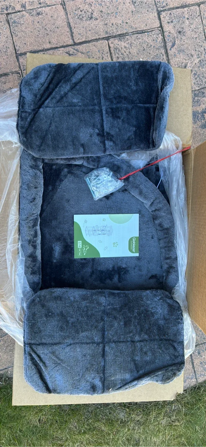 Sturdy 6.2ft Cat Condo Brand New Cat Tree, Pickup in Coach Hill image indicator(4)