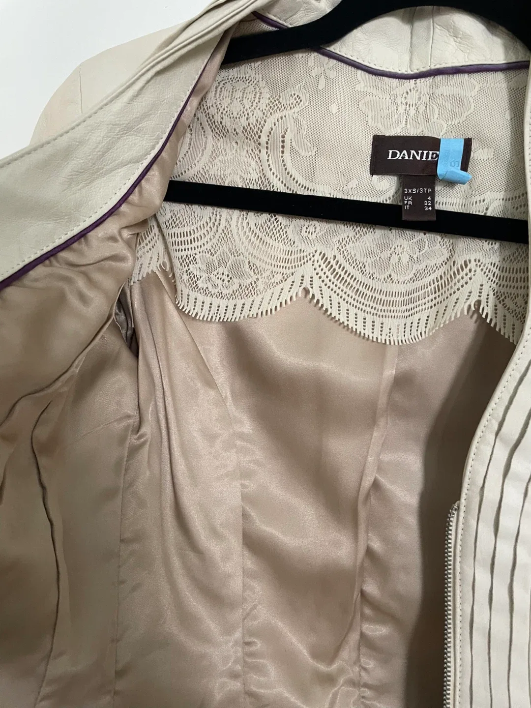 Danier Leather Jacket - Size 3XS image indicator(3)