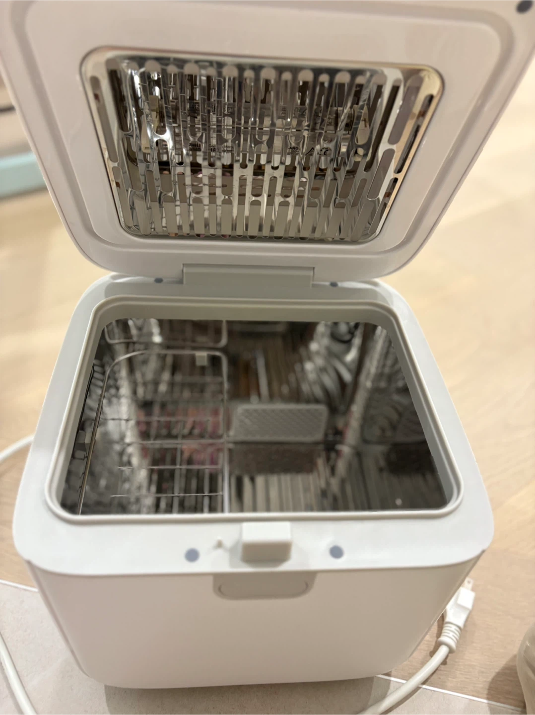 In very good condition; Grownsy Baby Bottle Sterilizer and Dryer - photo 3