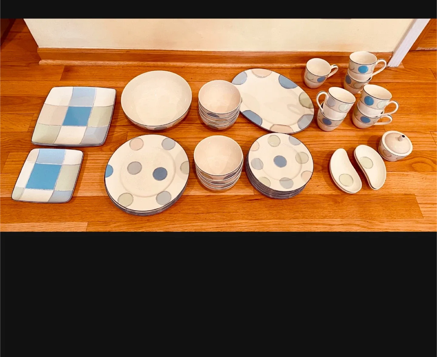 Blue Polka Dot Dinnerware Set image indicator(6)