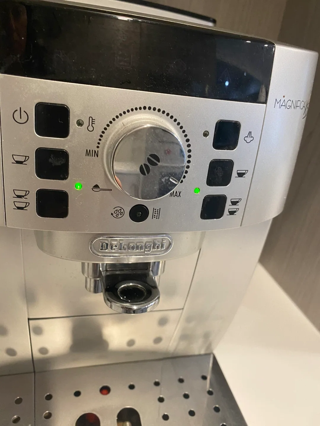 DeLonghi Magnifica XS Espresso Machine image indicator(8)