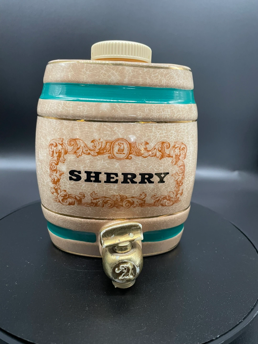 Royal Victoria Wade Sherry Barrel Dispenser