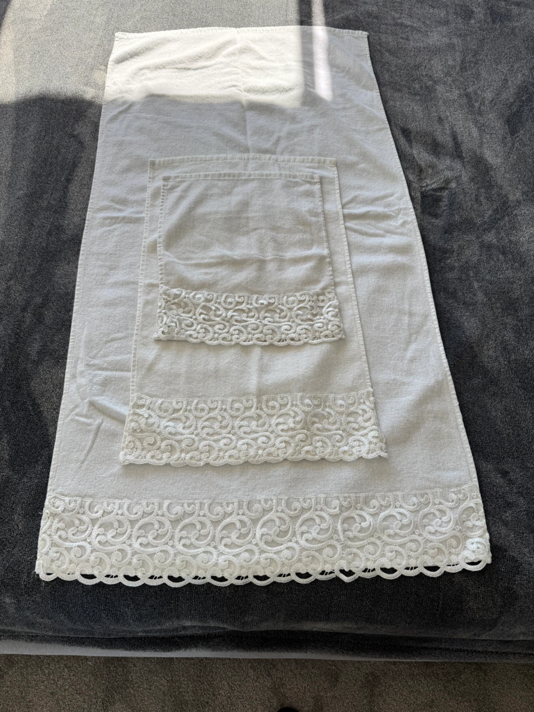 Lace Trimmed Bath Towel Set - 3 Piece - photo 3