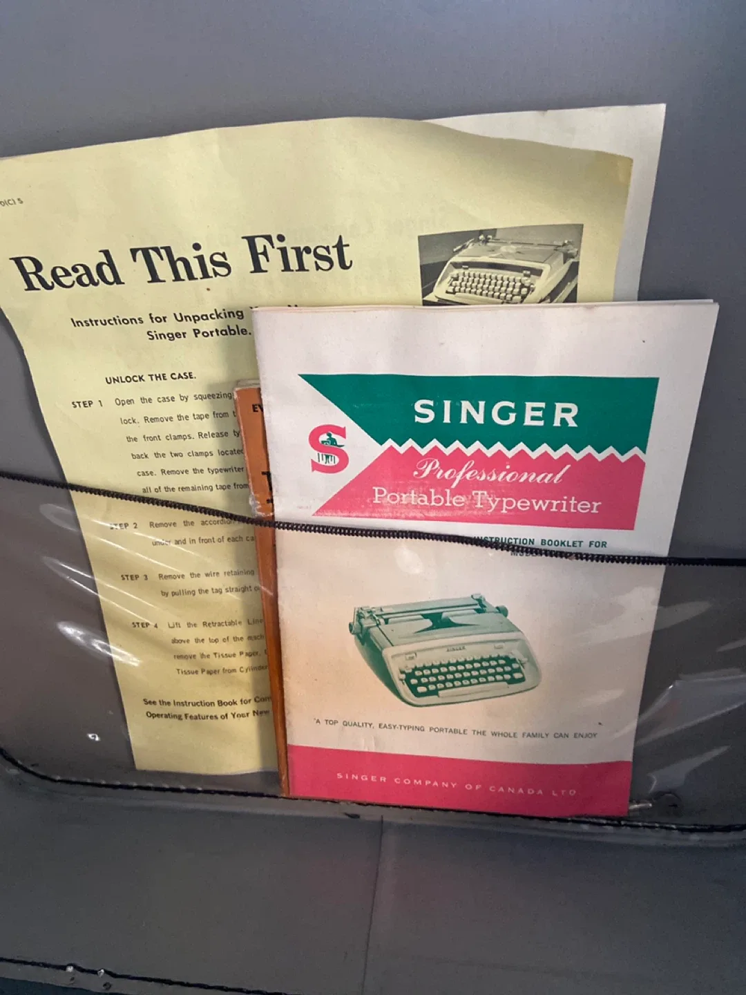 Singer Professional Portable Typewriter image indicator(4)