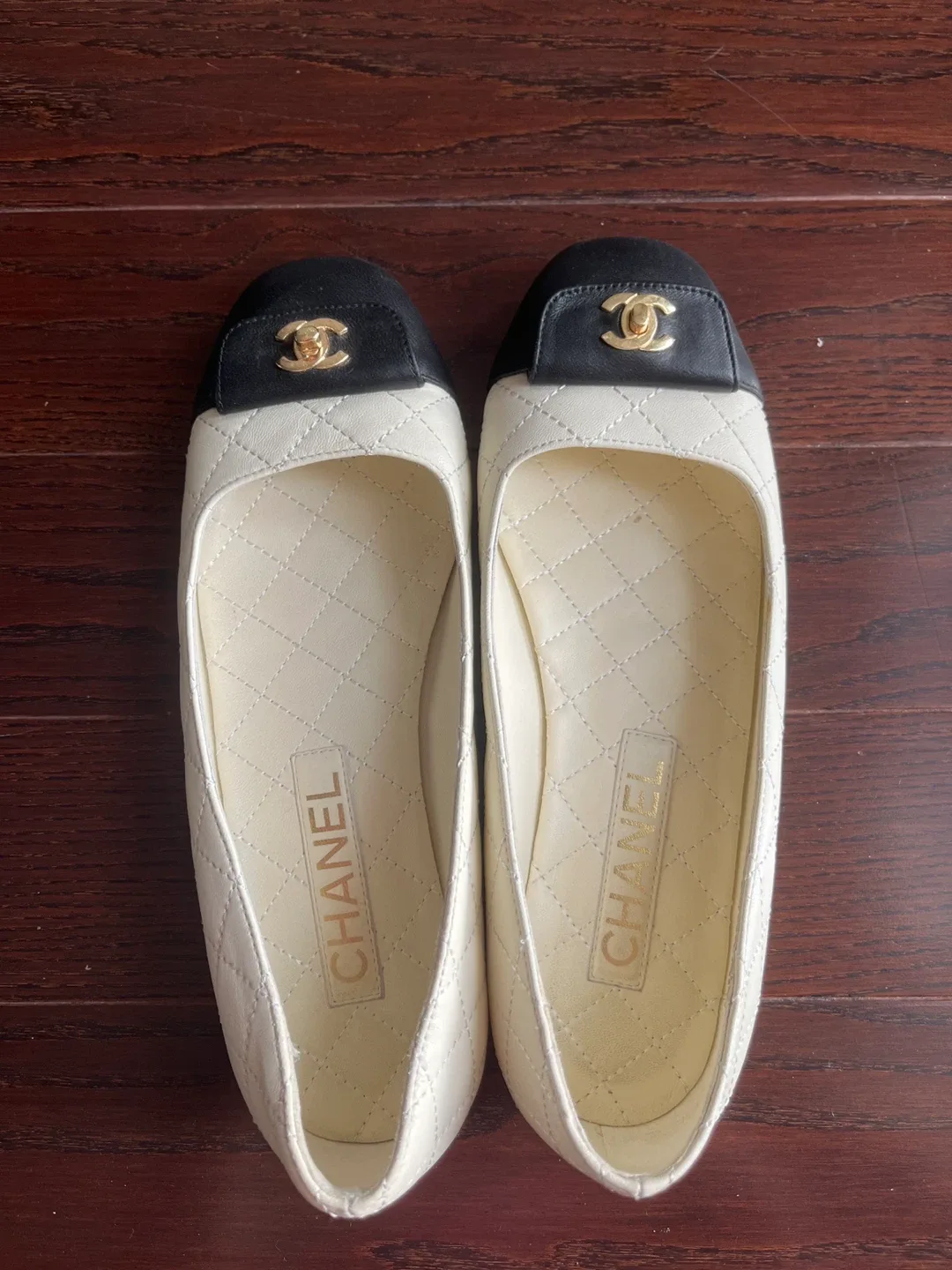 Chanel Ballet Flats - Ivory & Black Size 235 image indicator(2)