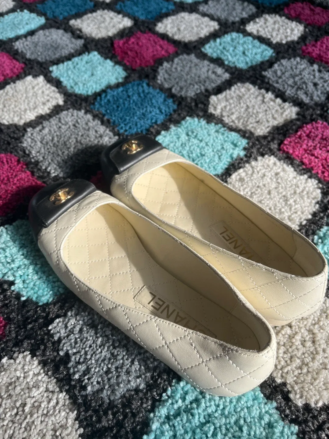 Chanel Ballet Flats - Ivory & Black Size 235 image indicator(3)