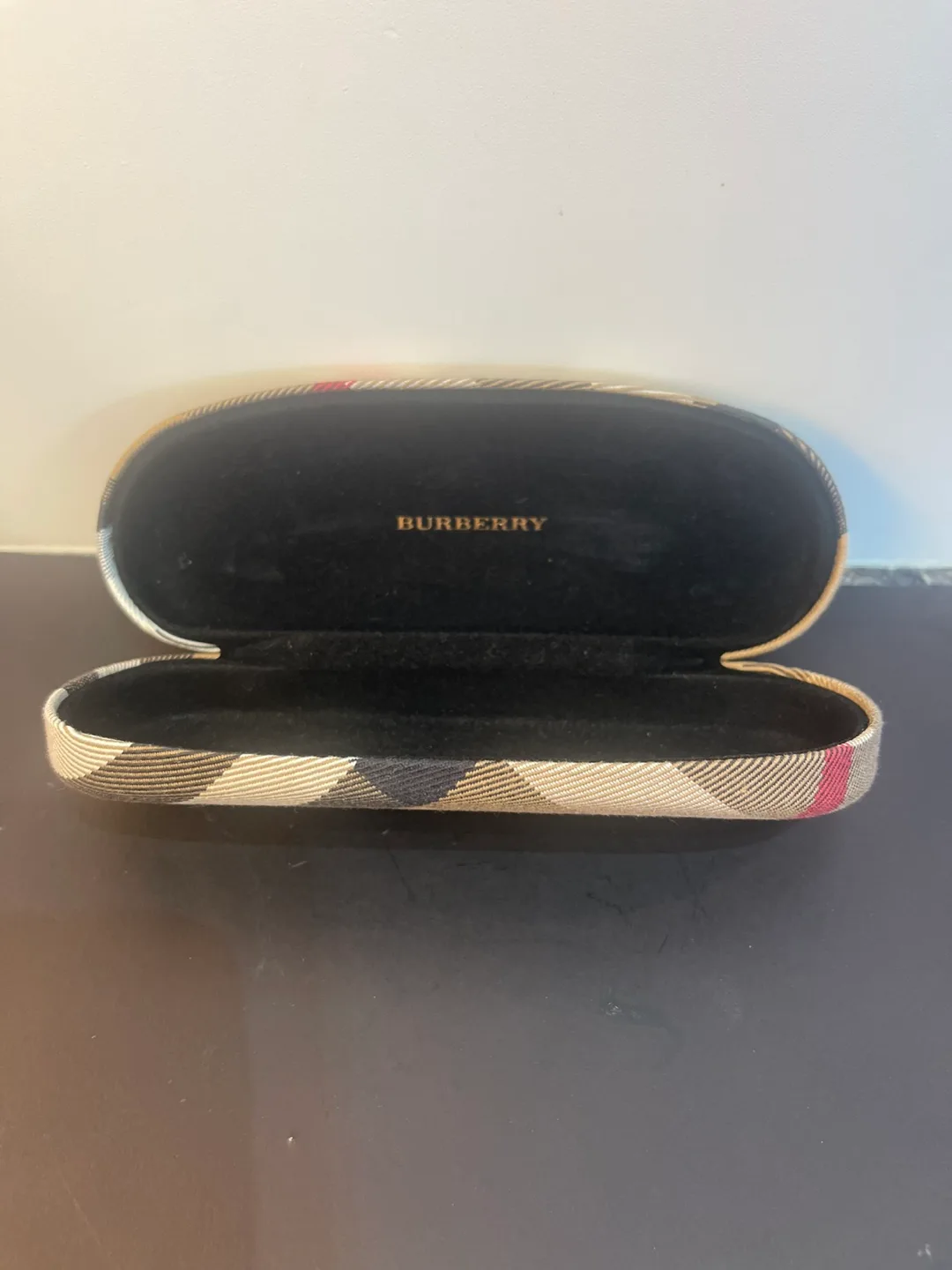REDUCED- Burberry Eyeglasses Case image indicator(4)