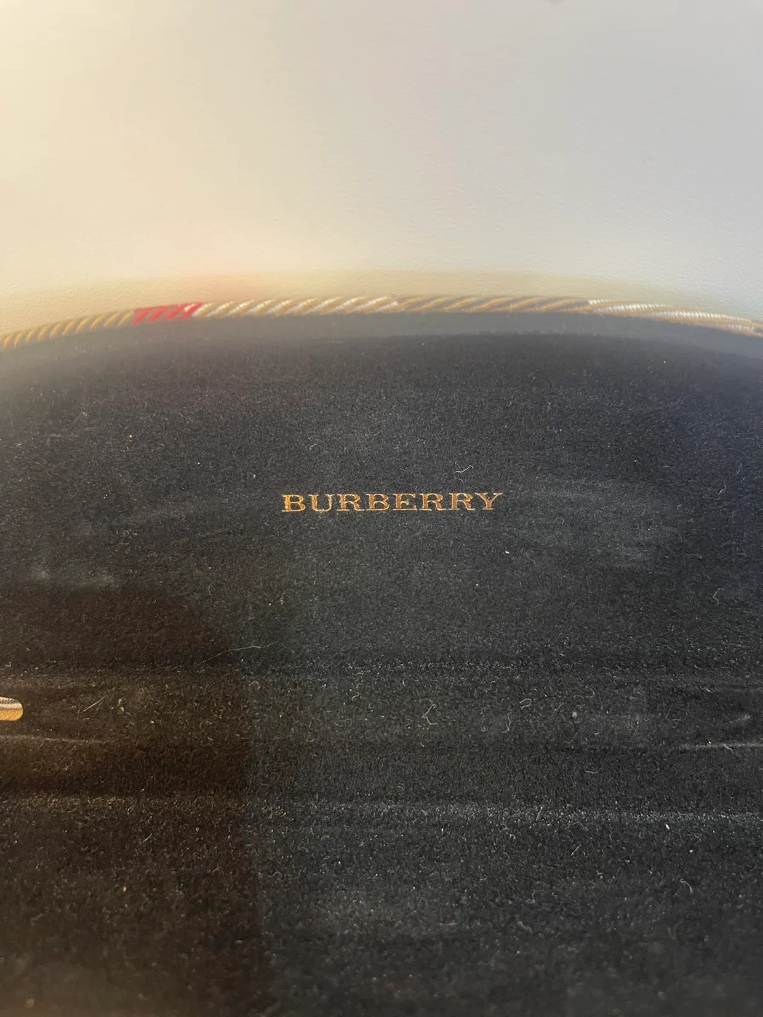 REDUCED- Burberry Eyeglasses Case image indicator(5)