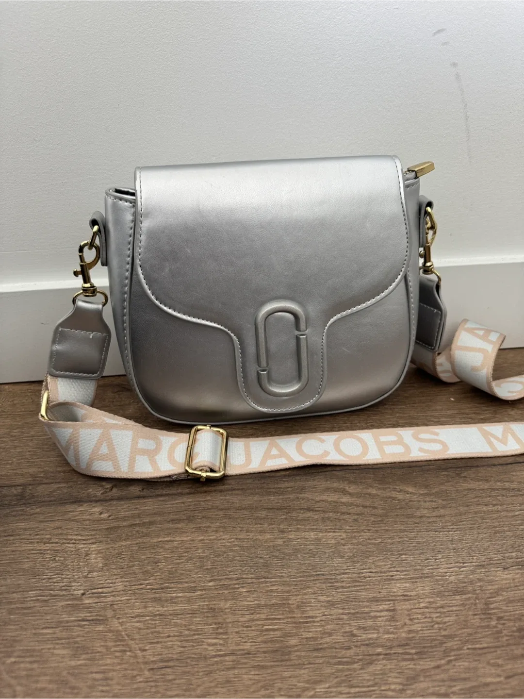 Marc Jacobs Metallic Silver Crossbody Bag image indicator(3)
