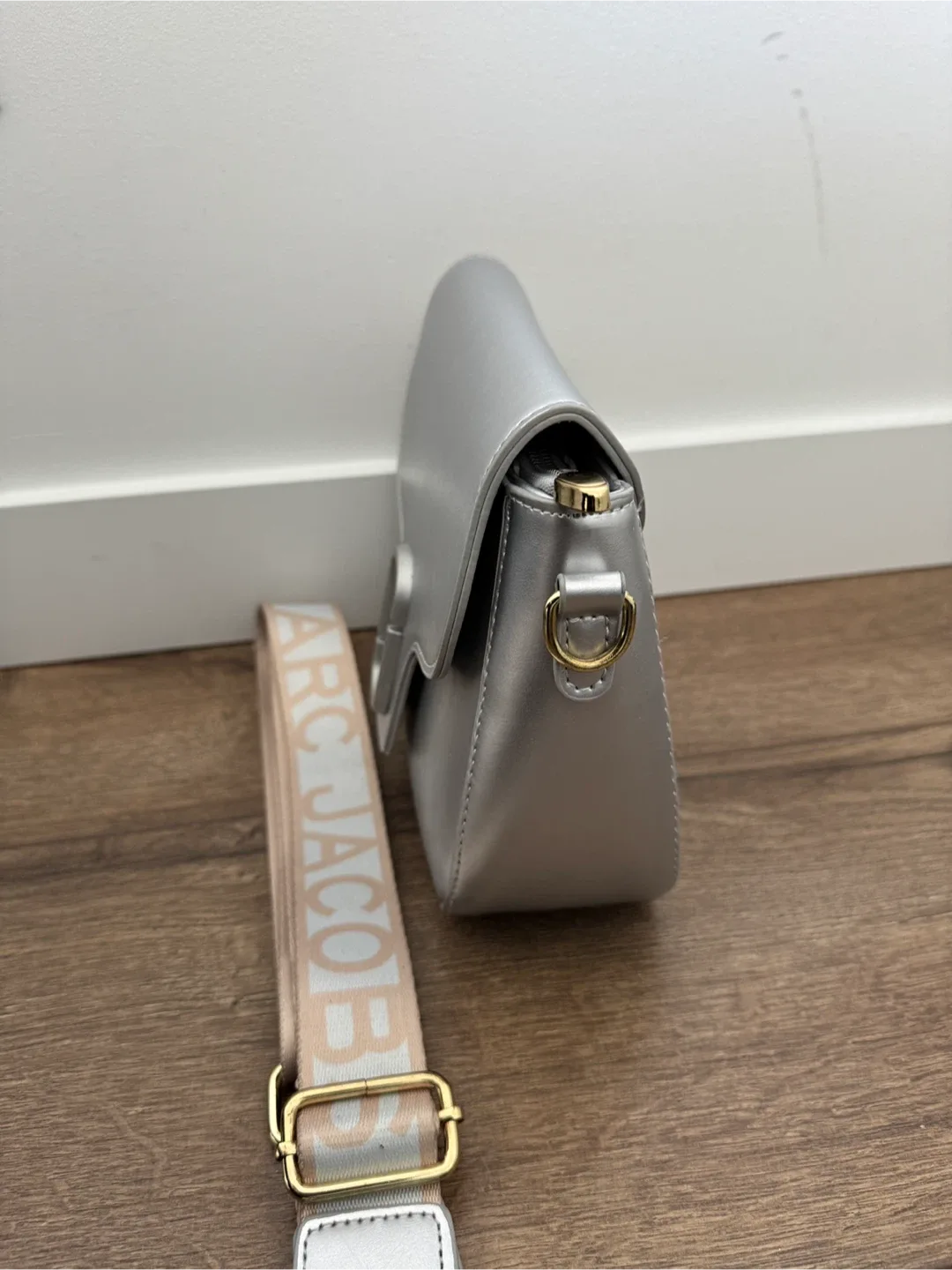 Marc Jacobs Metallic Silver Crossbody Bag image indicator(8)