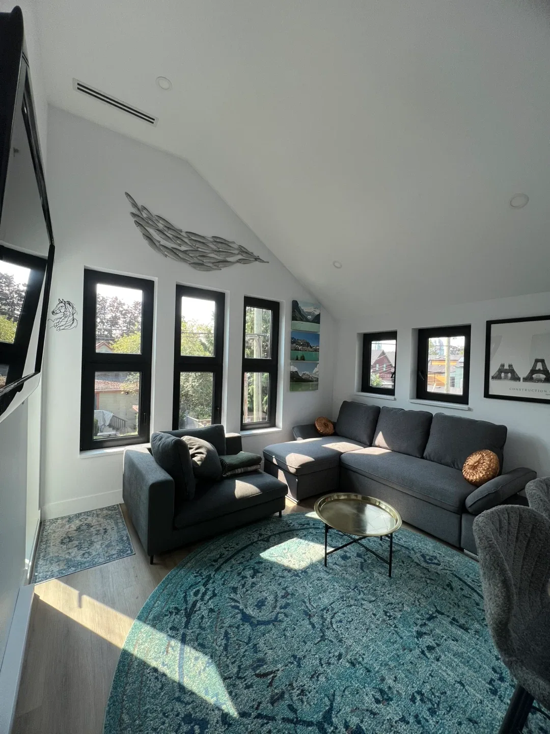 New coach house for rent image indicator(2)