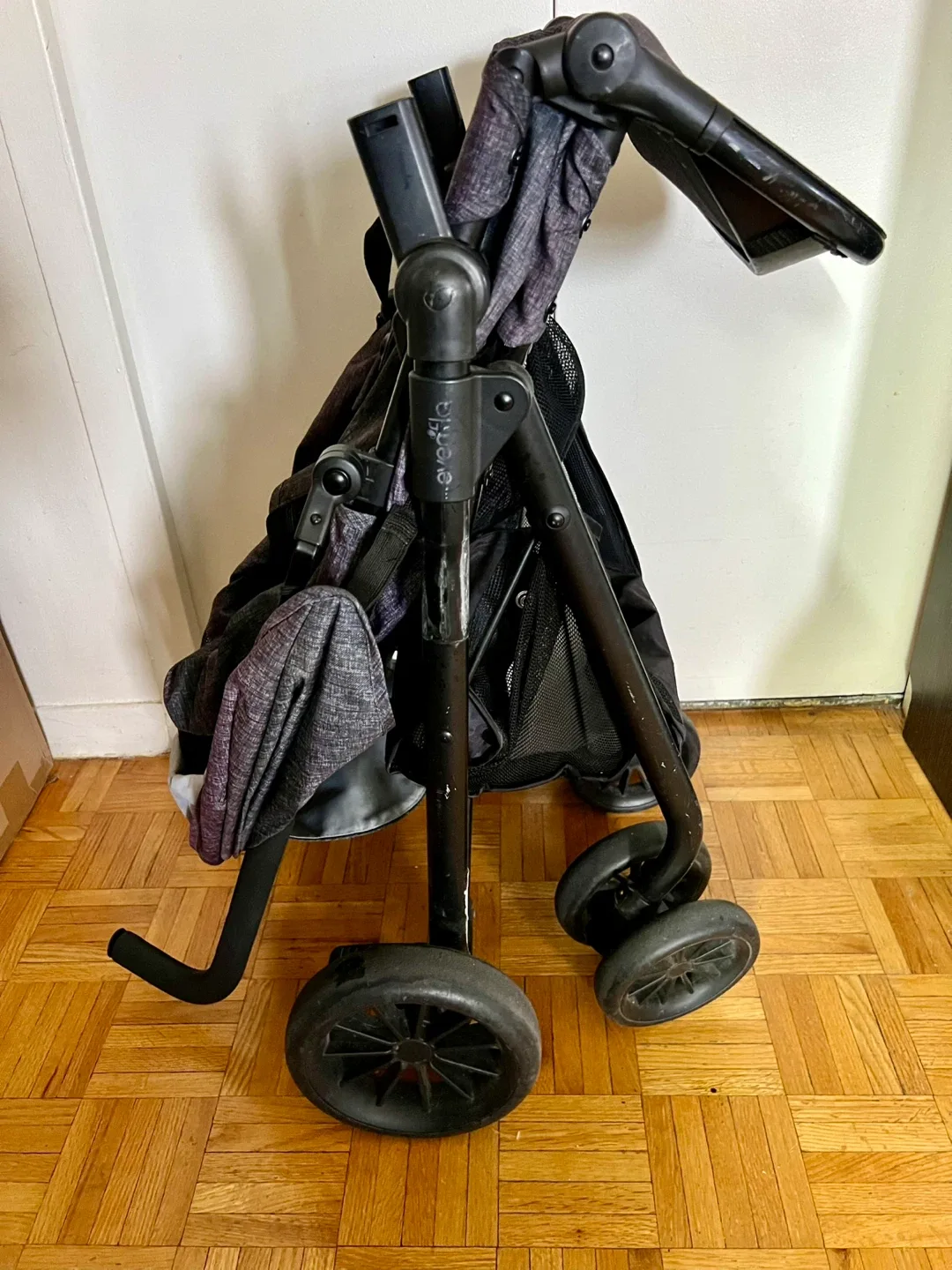 Evenflo Stroller - Easy Fold Grey image indicator(10)