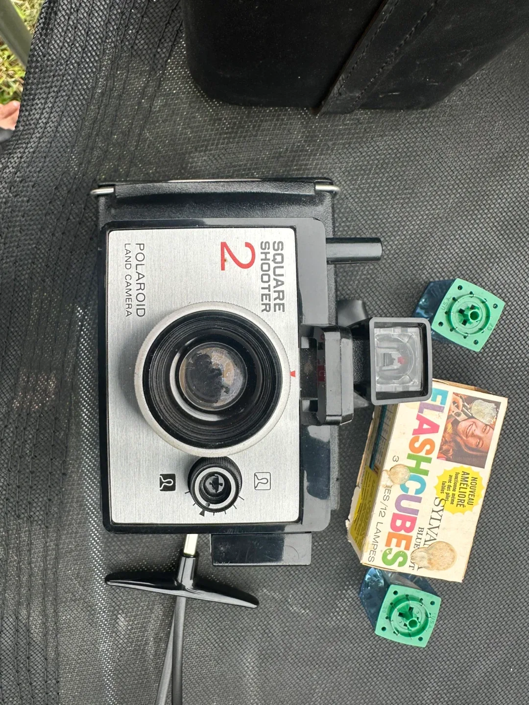 Polaroid Square Shooter 2 Land Camera w/ Flashcubes image indicator(3)