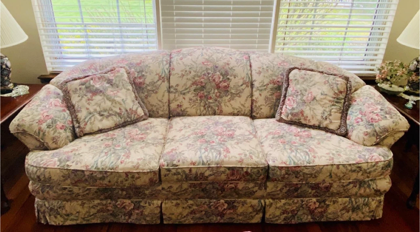 Antique Sofa Couch with Throw Pillows Thomasville set