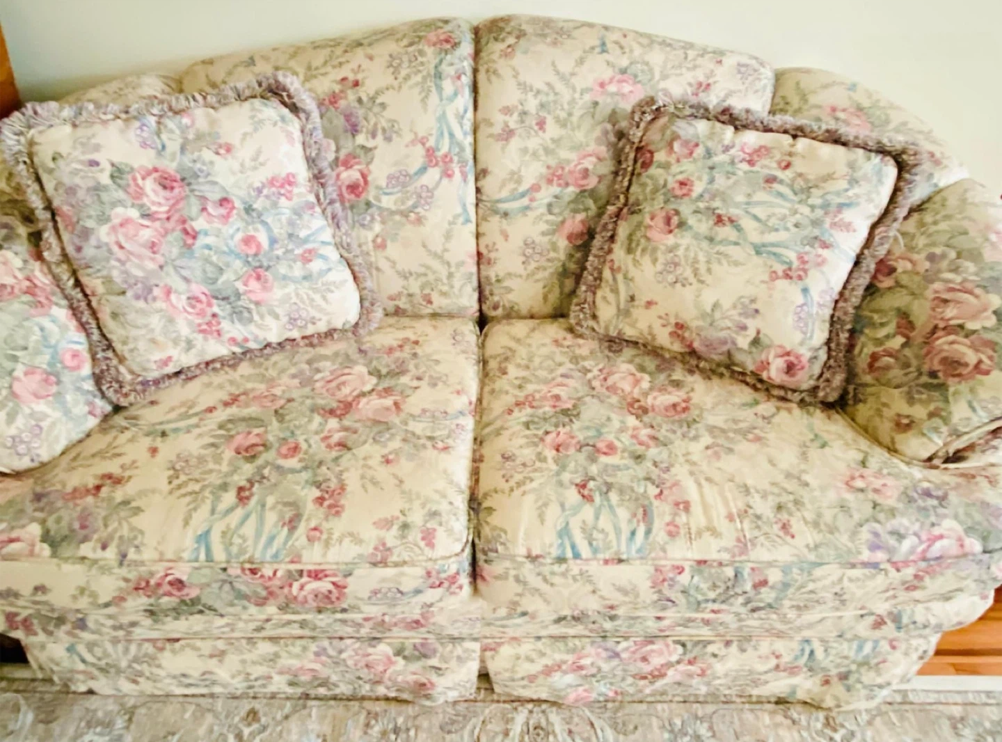 Antique Sofa Couch with Throw Pillows Thomasville set - photo 2
