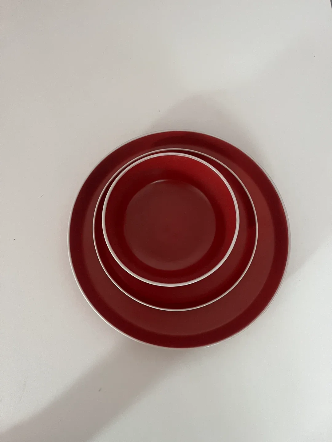 Red  Dinnerware Set thumbnail