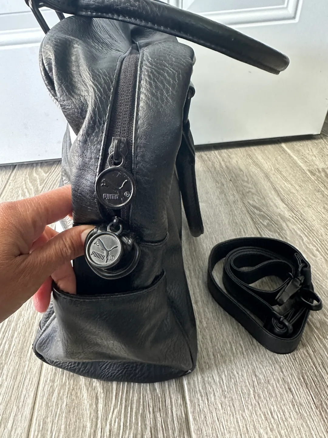 Puma Black & White Leather Tote Bag image indicator(4)