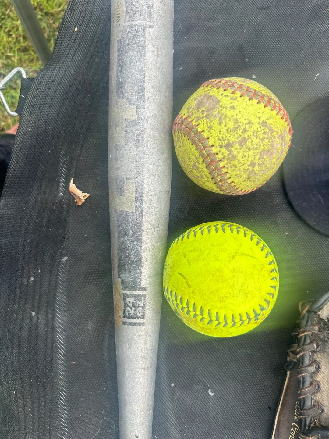 Wilson A2000 Baseball Glove & Detroit Tigers Hat image indicator(3)