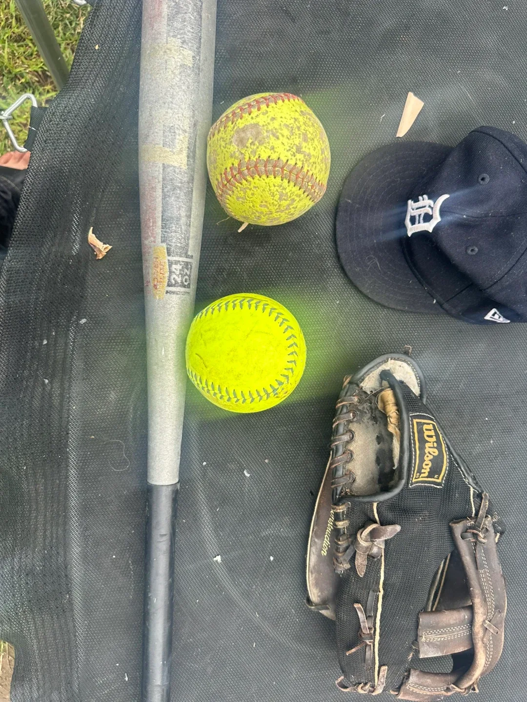 Wilson A2000 Baseball Glove & Detroit Tigers Hat image indicator(4)