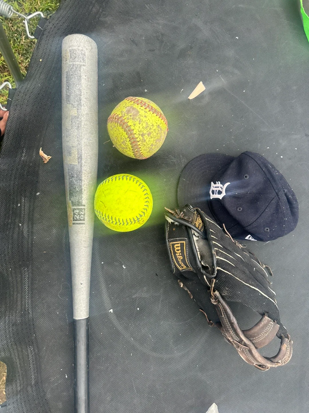 Wilson A2000 Baseball Glove & Detroit Tigers Hat image indicator(6)