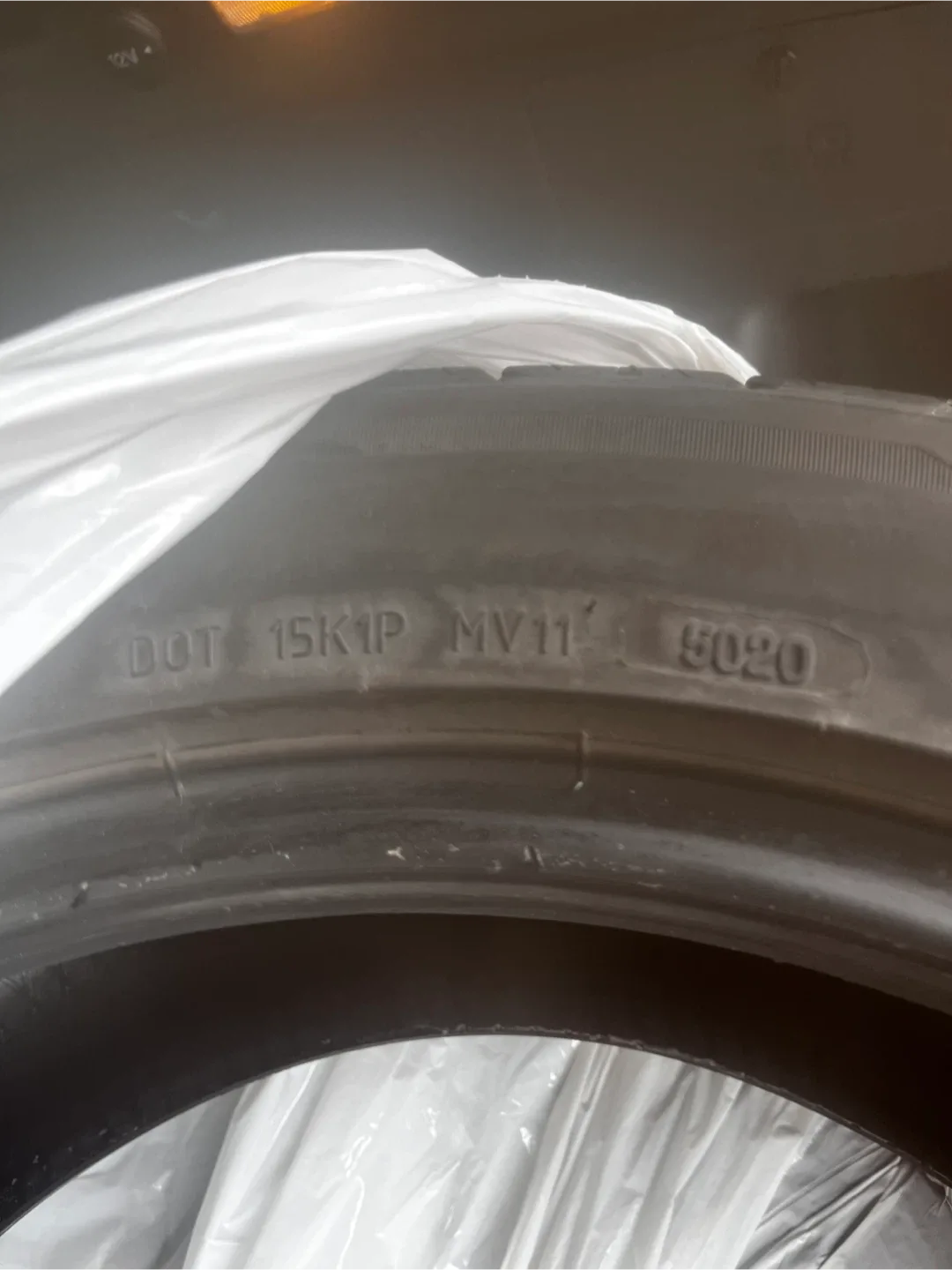 All-Season (4)Tires - 235/50R18 image indicator(2)