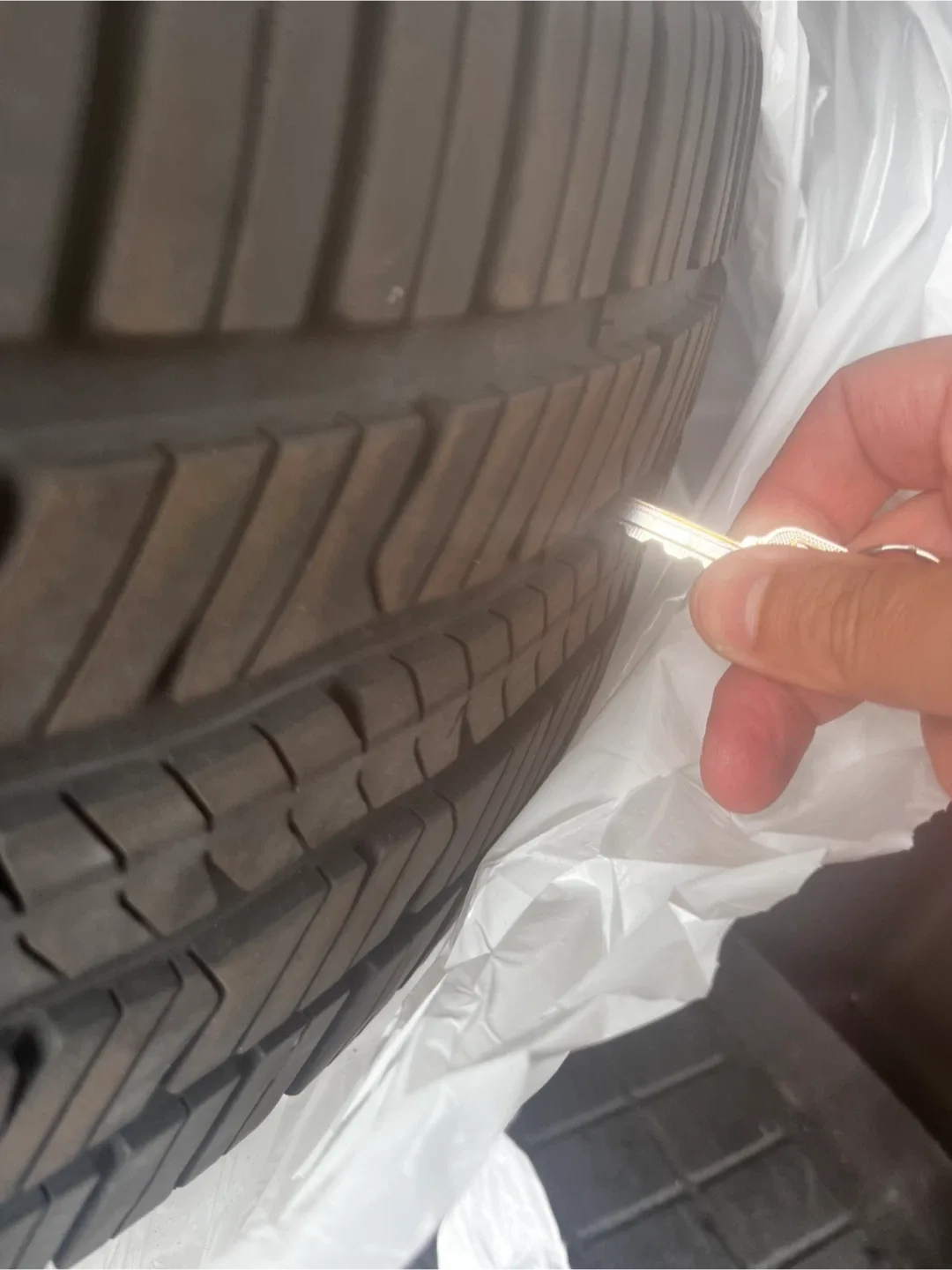 All-Season (4)Tires - 235/50R18 image indicator(4)