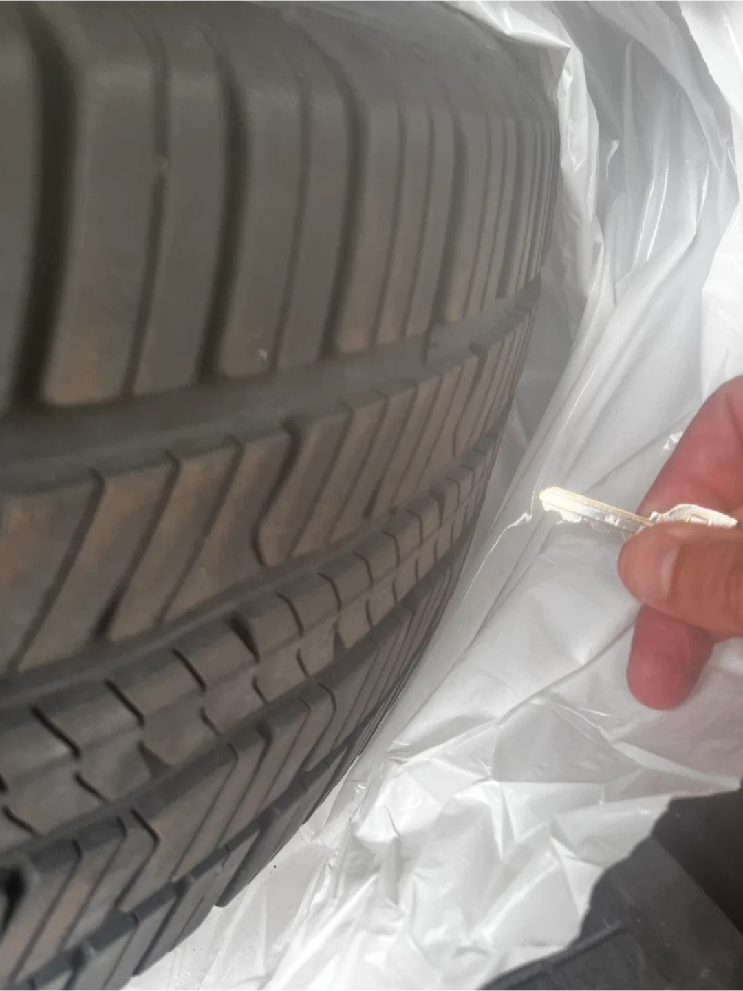 All-Season (4)Tires - 235/50R18 image indicator(5)