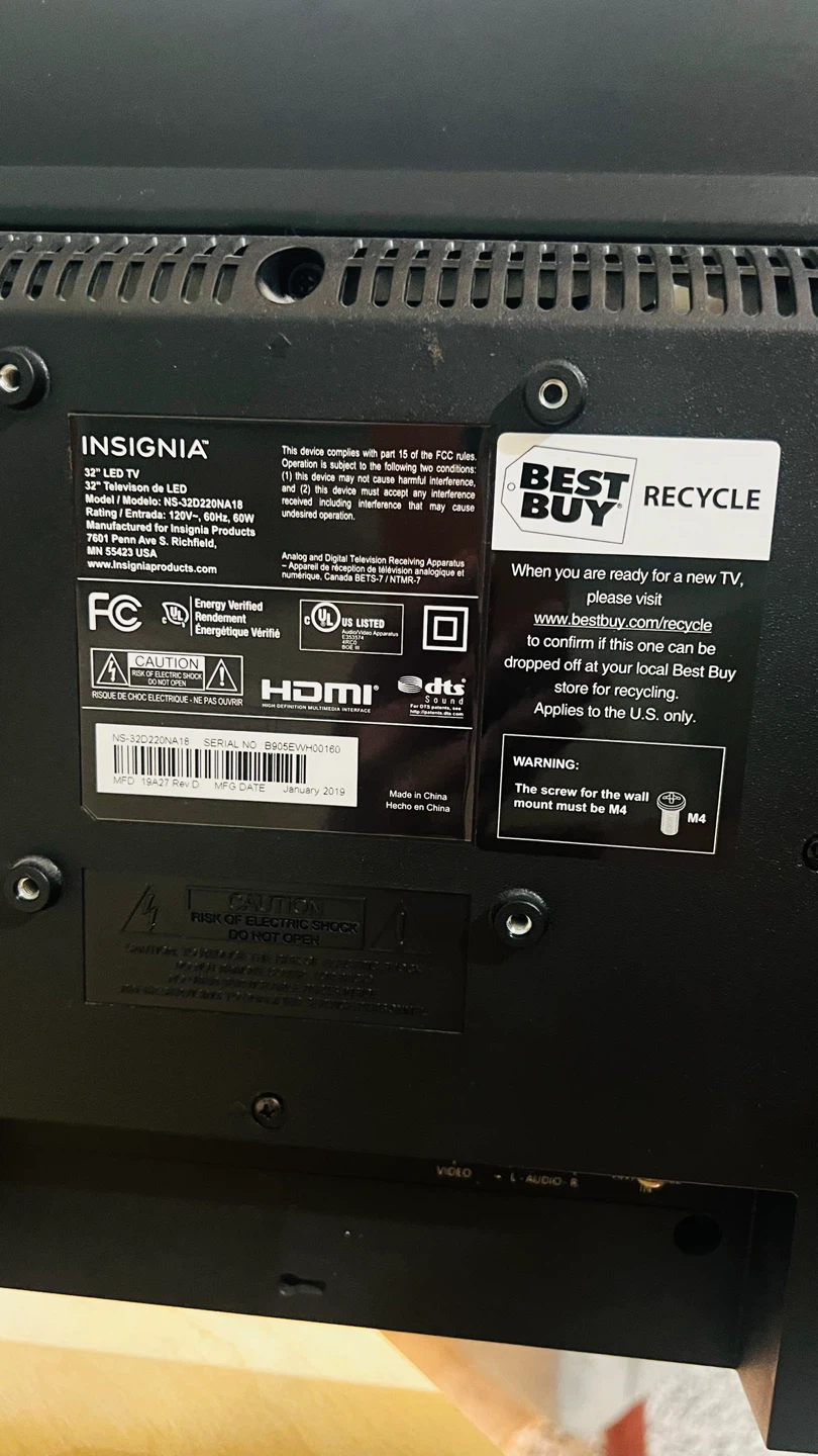 Insignia 32" LED TV - photo 3