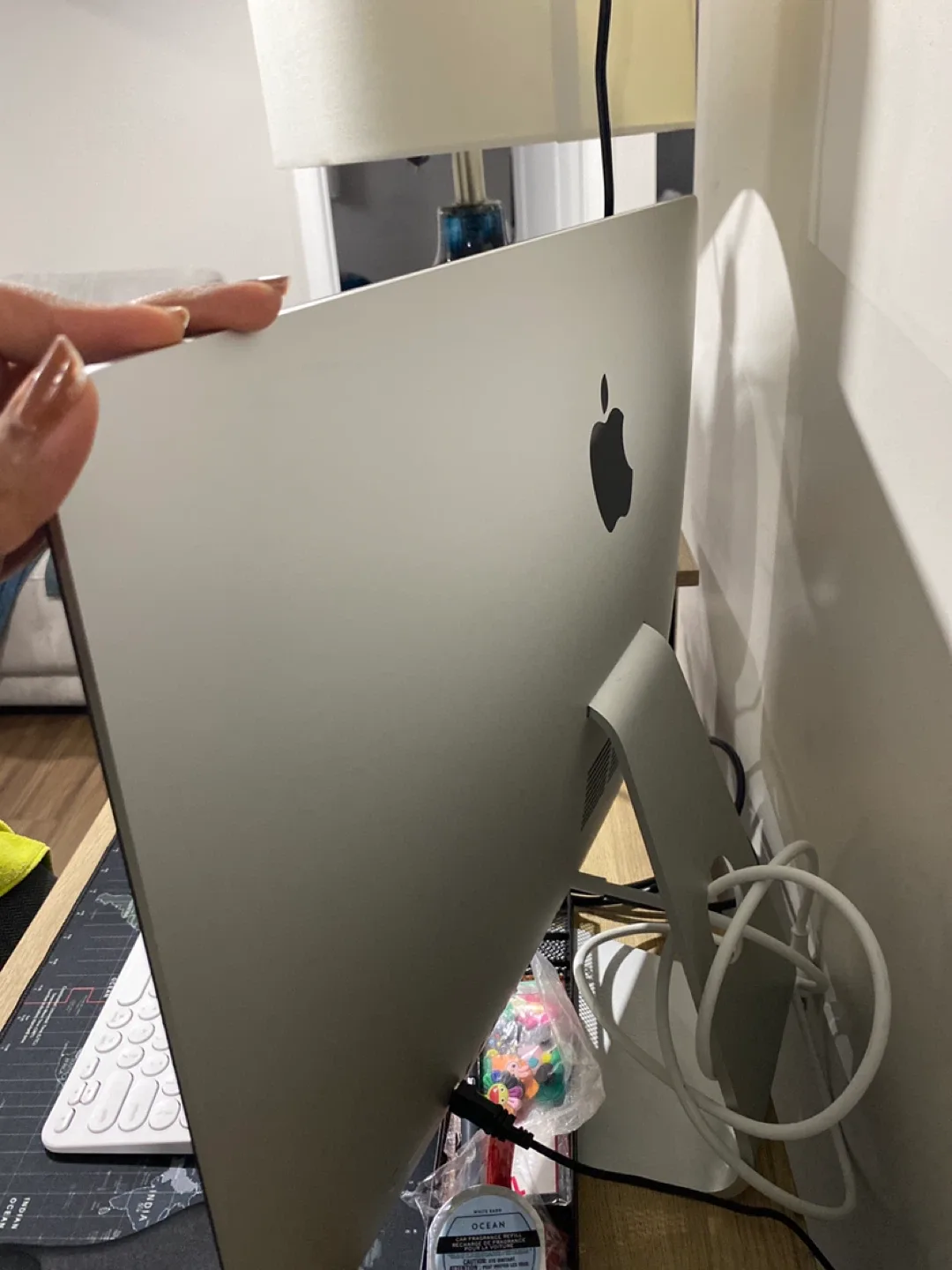 iMac 21.5 inch Late 2013 Desktop Computer image indicator(6)