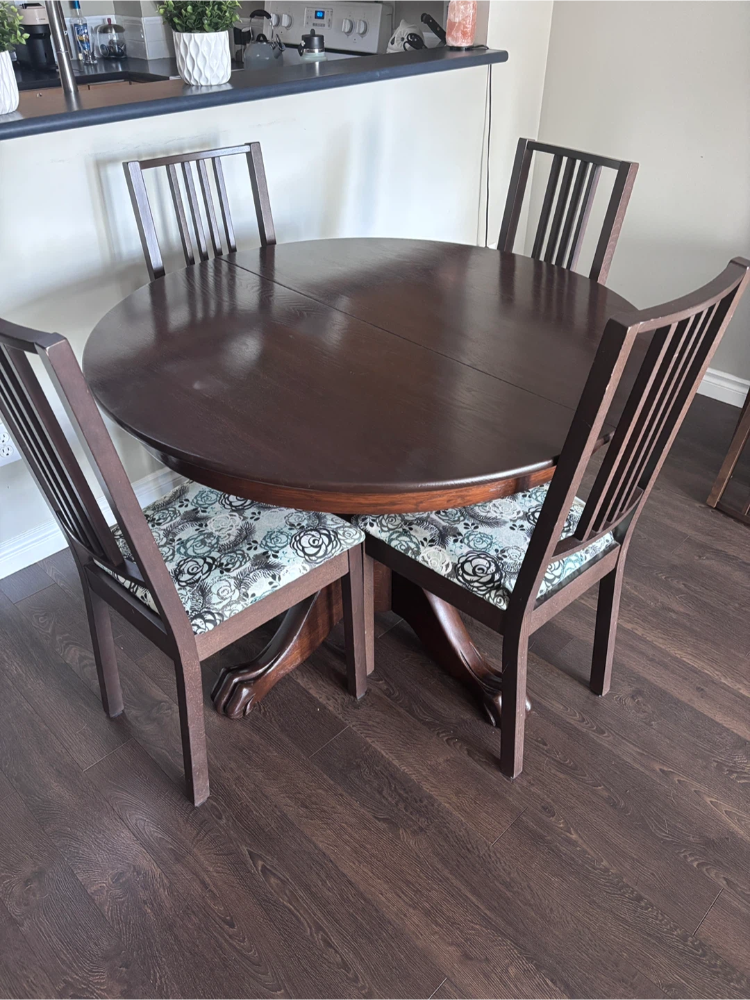 Round Wood Dining Table with 6 Chairs