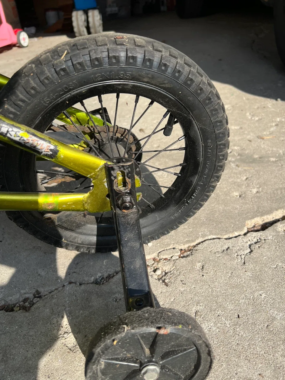 Avigo 12" Kids Bike - Training Wheels Included image indicator(3)