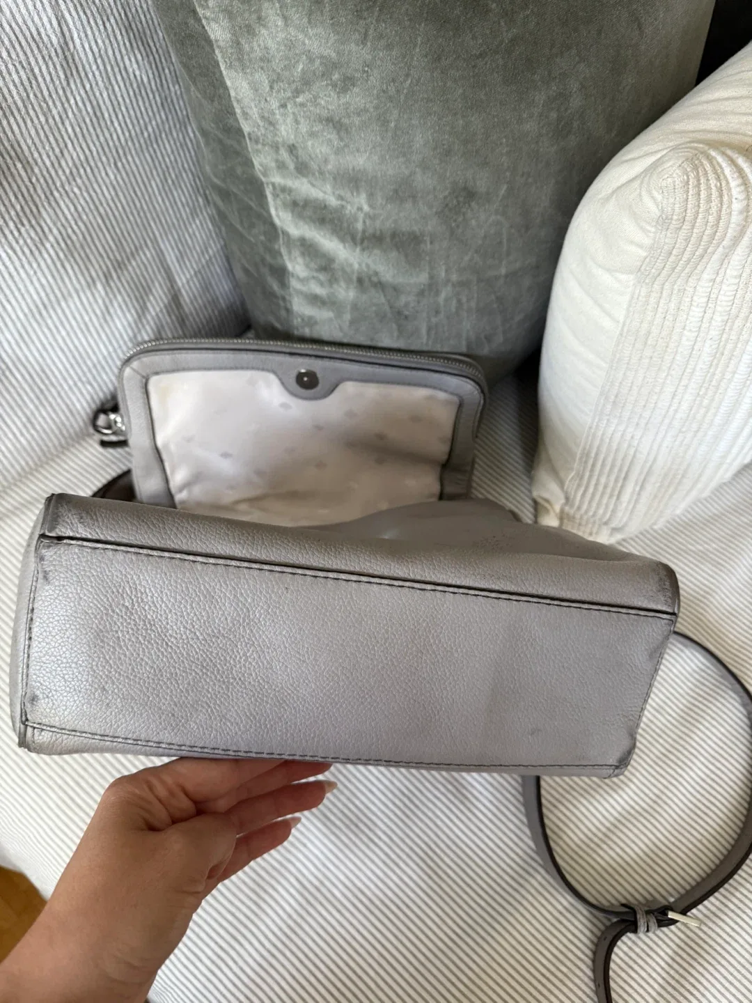 Michael Kors Crossbody Purse image indicator(5)