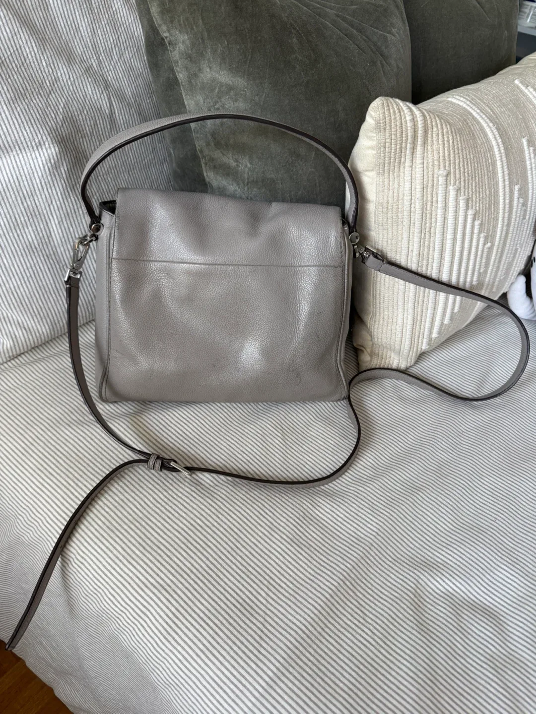 Michael Kors Crossbody Purse image indicator(2)