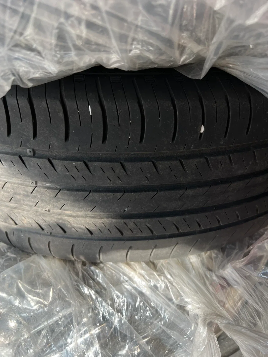 Hankook 235/60R18 Tire image indicator(4)