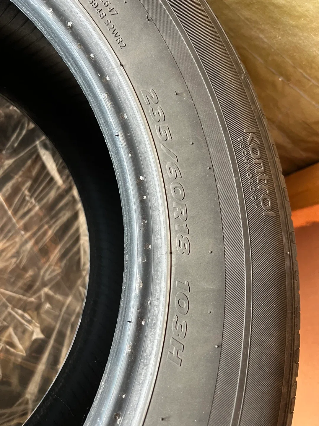 Hankook 235/60R18 Tire image indicator(2)