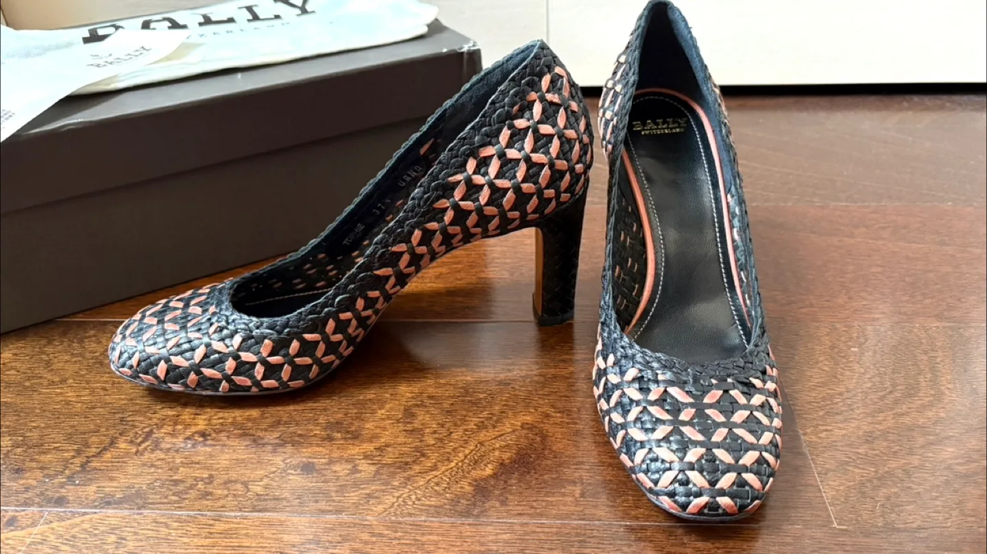 Italy 🇮🇹 Bally Woven Leather Heels - Size 37 image indicator(4)