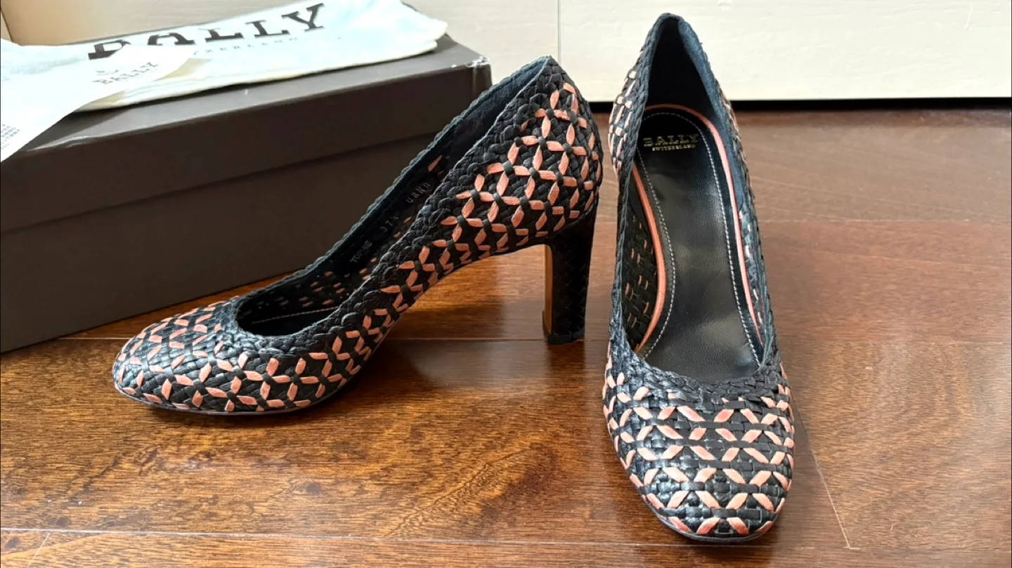 Italy 🇮🇹 Bally Woven Leather Heels - Size 37 image indicator(5)